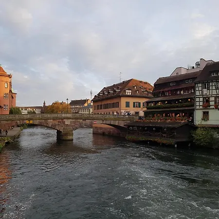Zenith Sky - Strasbourg Appartement Eckbolsheim Buitenkant foto